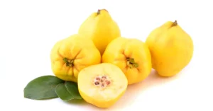 Coing : comment cuisiner ce fruit oublié en 3 recettes faciles
